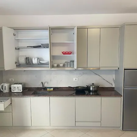 Victoria's Flat 2 *